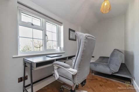 30_Bedroom_4_29CobdenHill_Logo-44.JPG