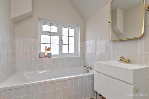 32_Family_Bathroom_29CobdenHill_Logo-57.JPG