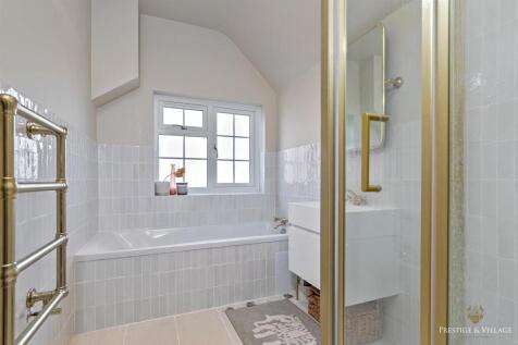 31_Family_Bathroom_29CobdenHill_Logo-56.JPG