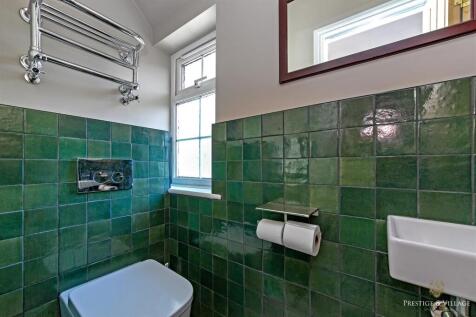 33_Upstairs_WC_29CobdenHill_Logo-46.JPG