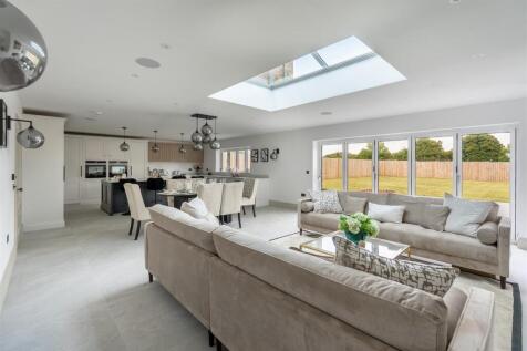 Luxury Kitchen/ Dining/ Entertainment Room
