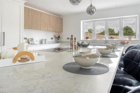 Luxury Kitchen/ Dining/ Entertainment Room