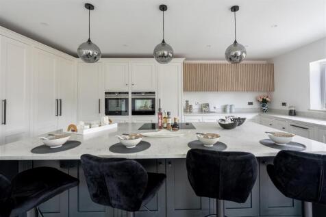 Luxury Kitchen/ Dining/ Entertainment Room