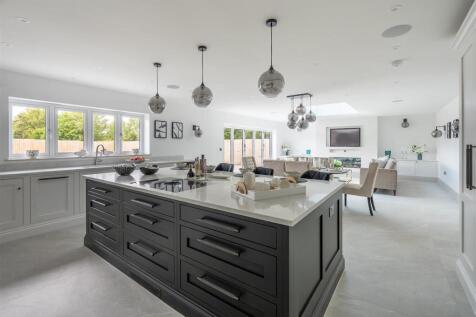 Luxury Kitchen/ Dining/ Entertainment Room
