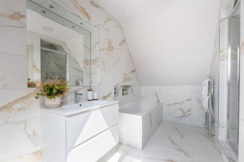 En-Suite Bath/Shower Room