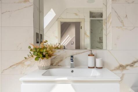 En-Suite Bath/Shower Room