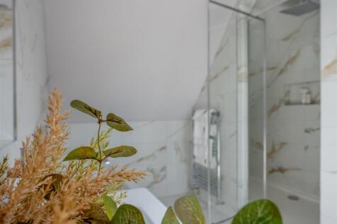 En-Suite Bath/Shower Room