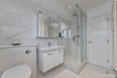 En-suite - Master Bedroom