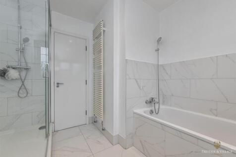 En-suite - Master Bedroom