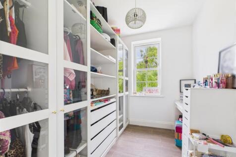 Bedroom 2 - Dressing Room
