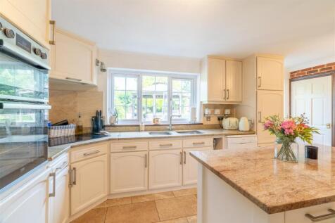 Kitchen/Breakfast /Entertainment Room