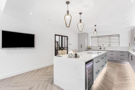 Kitchen / Breakfast Room