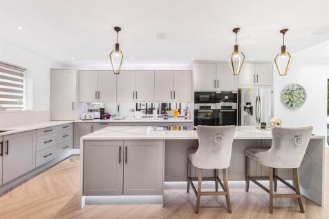 Kitchen / Breakfast Room