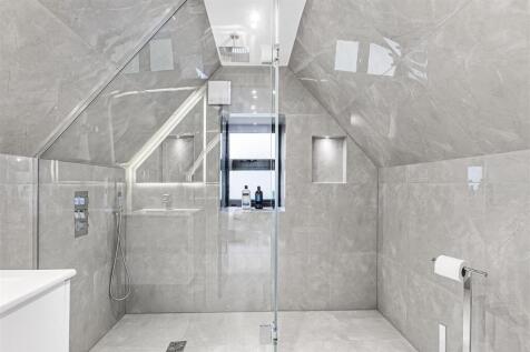 Bedroom 4 - En suite