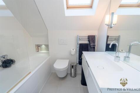 Bedroom 2 - En suite