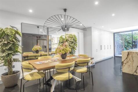 Reception/Kitchen
