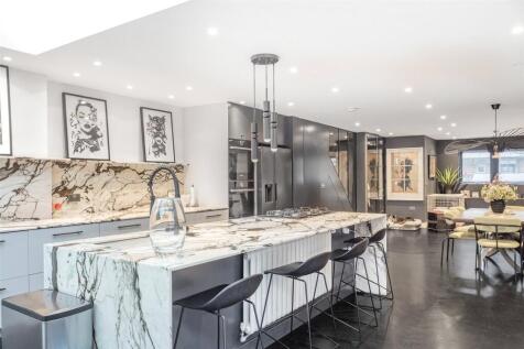 Reception/Kitchen