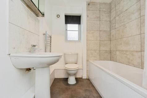 Bathroom suite
