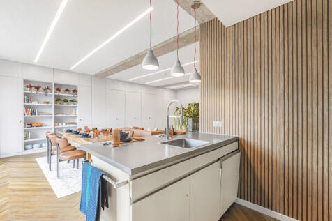 Reception/Kitchen