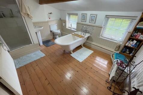 2 Gadlas Cottages f.jpg
