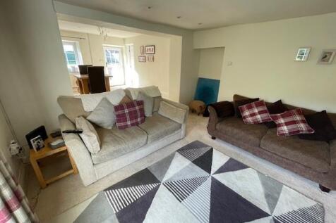 2 Gadlas Cottages i.jpg