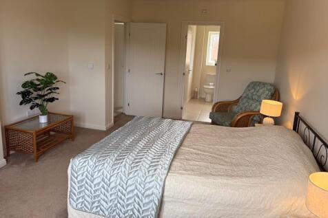 3 Close Bedroom1.2.jpg