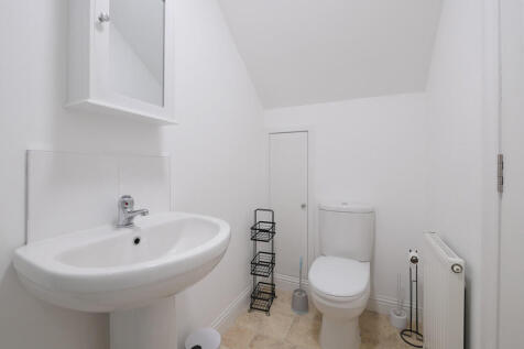 Bedroom 1-ensuite...