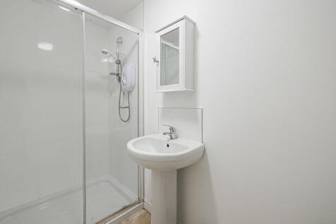 Bedroom 1-ensuite...