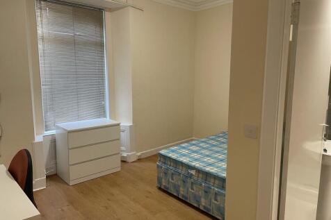 Bedroom 1 (2)