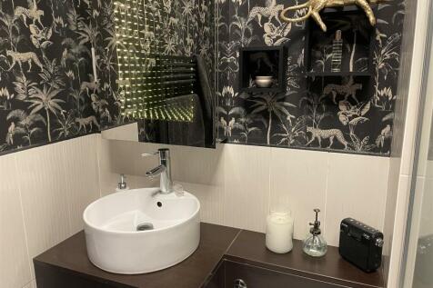 3 Shower Room (3).jpg