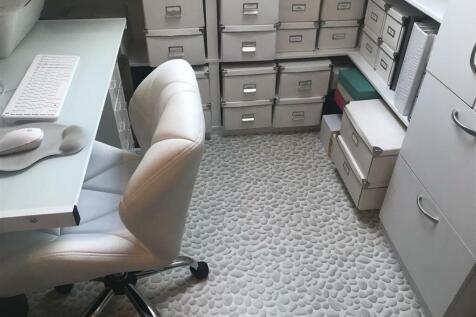 14 Office (1).JPG