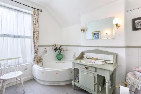 561052892 - 62 Carshalton Park Road, SM5 1.jpg