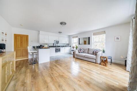 1369956-18-68f132df009ab-ARW .jpg