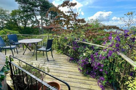 Sunny deck, sun all day off sitting room