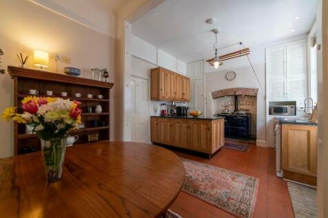 Kitchen, Aga and large eat in kitchen
