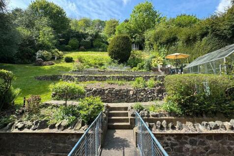 Large garden, easy to enjoy and utilise