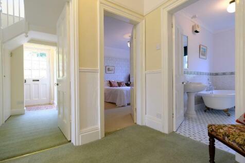 Family bathroom, bed 3 &amp; door to garden