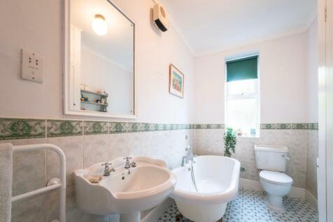 Large family bathroom