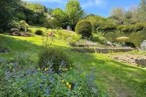 Enchanting garden to enjoy