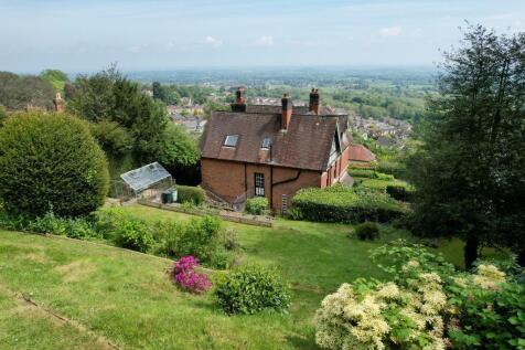 Idyllic location and views