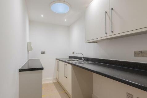 Utility room (off the kitchen)