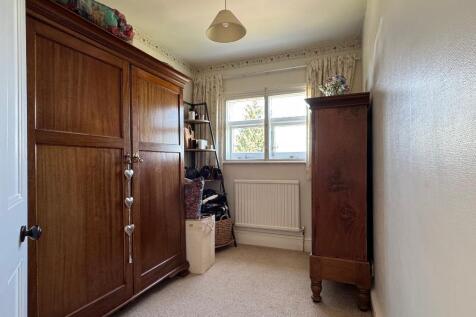 Bedroom 5 or dressing room