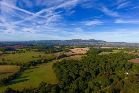 Gorgeous location with local walks