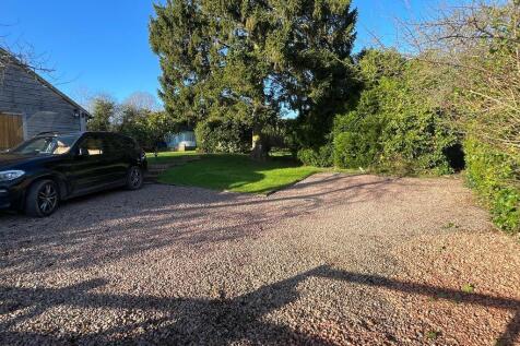 Private parking &amp; garage