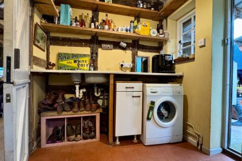 Handy utility &amp; boot room