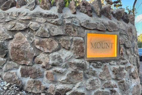 Walled entrance on Albert Road North