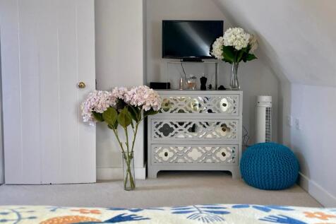 Add wardrobe in alcove if needed