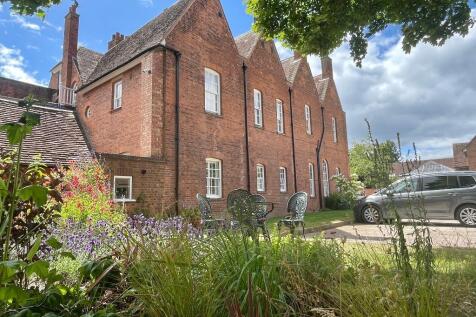 St Leonard&#39;s House in a quiet location!