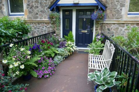 Entrance and cute seating area