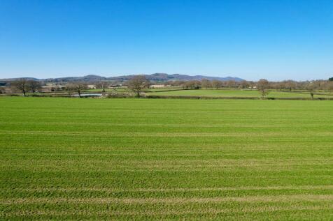 Surrounding fields &amp; views to Malvern